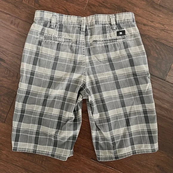 DC Gray, Black & White Plaid Checkered Men's Casual Shorts Sz 28 - Picture 2 of 9